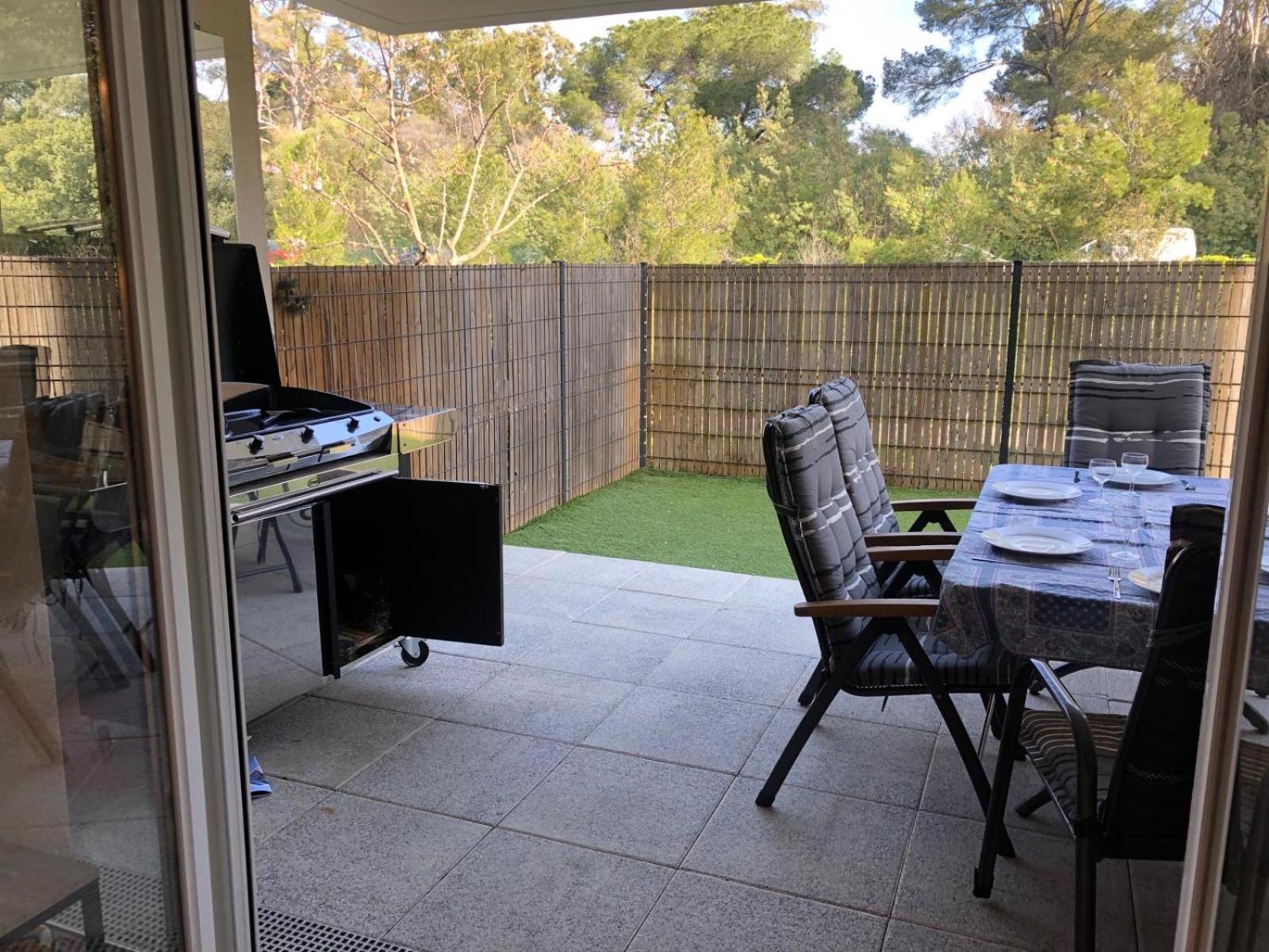 Apartament Rez De Jardin T3 Recent Et Calme Au Nouvelles Terres A La Londe Les Maures Zewnętrze zdjęcie
